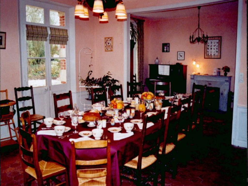 Chez Francine Et Xavier Bed & Breakfast Froissy  Екстериор снимка