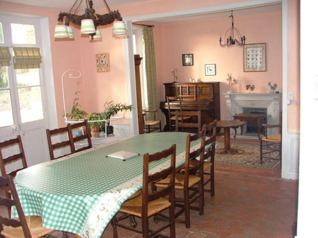 Chez Francine Et Xavier Bed & Breakfast Froissy  Екстериор снимка